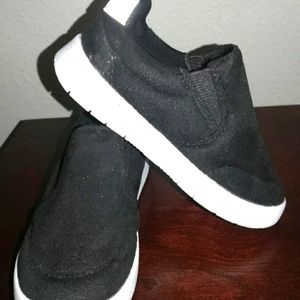Old Navy toddler black slip on sneakers size 6